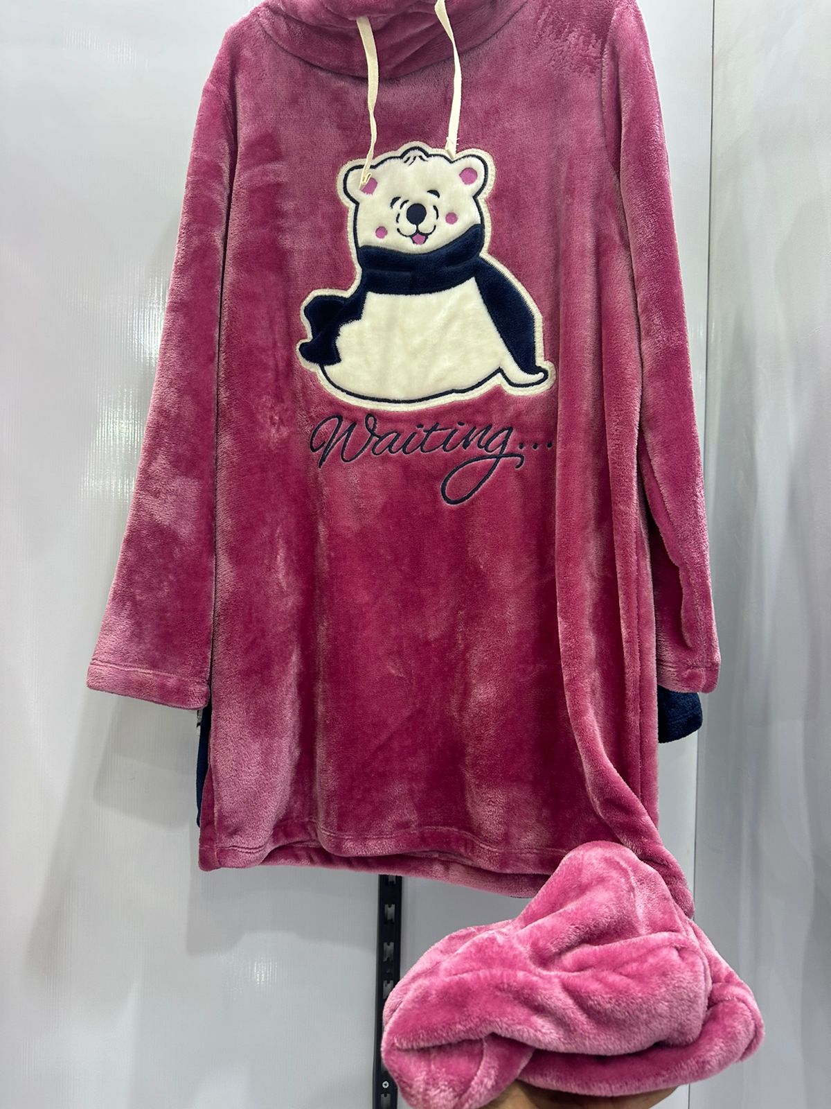 Nightshirt with Footwear Blush - waiting bear